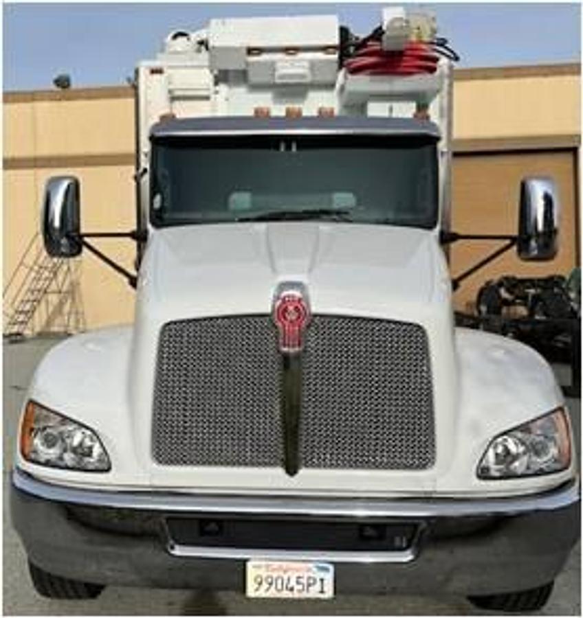 Used 2015 Kenworth T370 Truck with Box & Generator