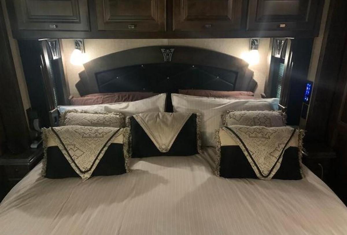 Used 2017 Tiffin Phaeton 44OH