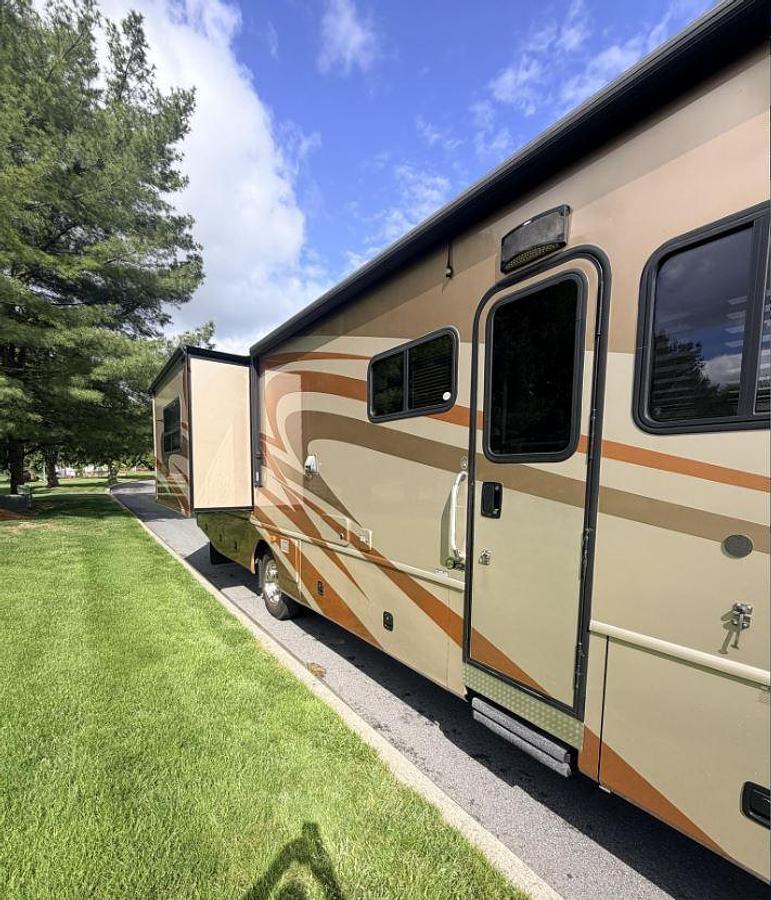 Used 2007 Fleetwood Bounder 35E