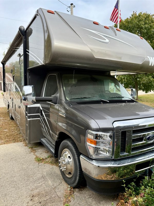 Used 2022 Winnebago Minnie Winnie E-Series 32-1 Class C Motorhome - Motivated Seller!