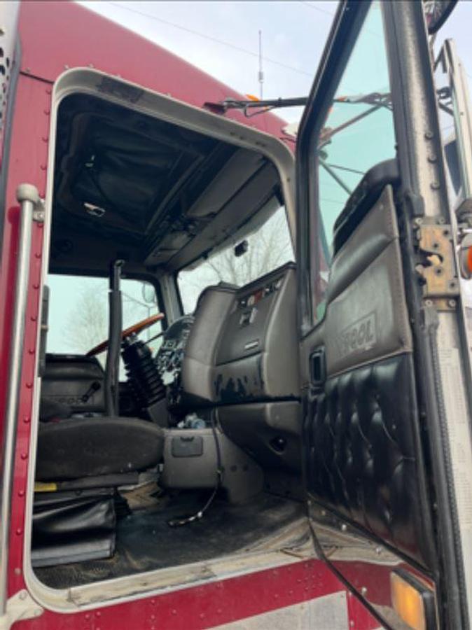 Used 2004 Kenworth W900 Conventional Sleeper Semi