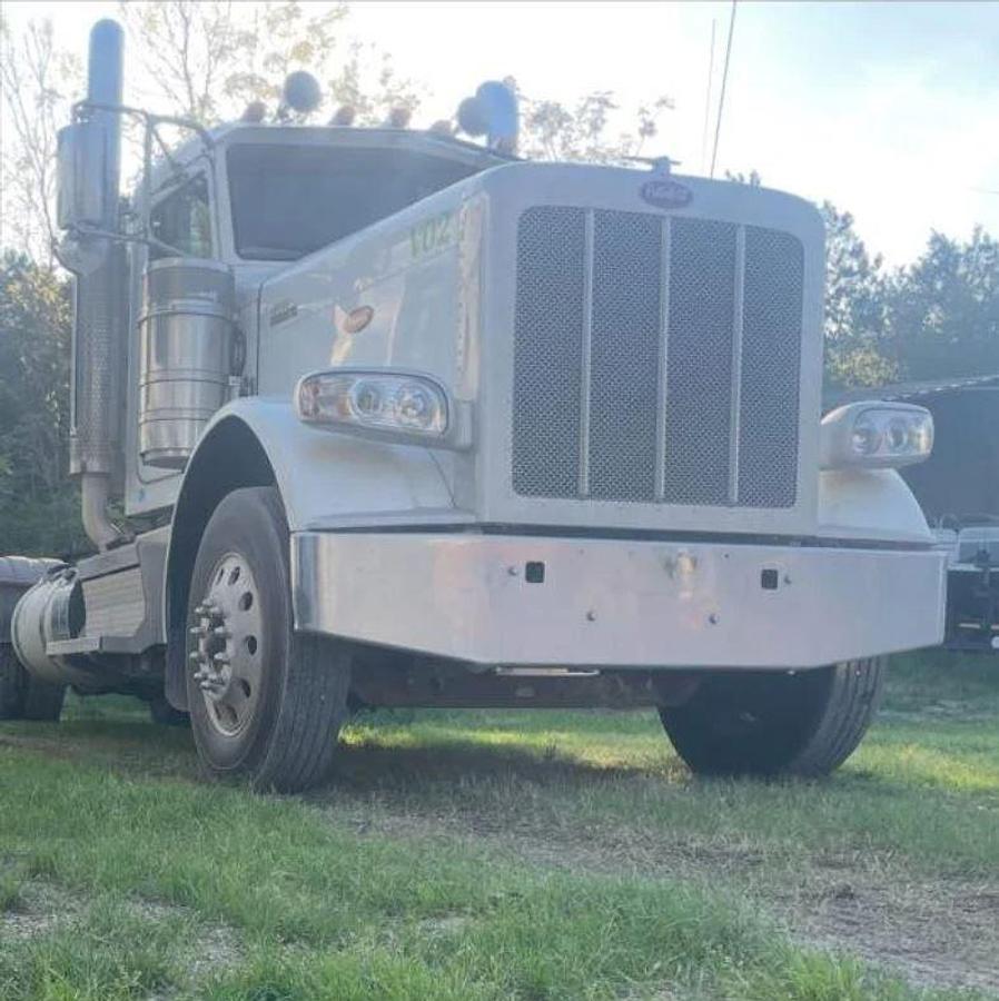 Used 2022 Peterbilt 389 Day Cab