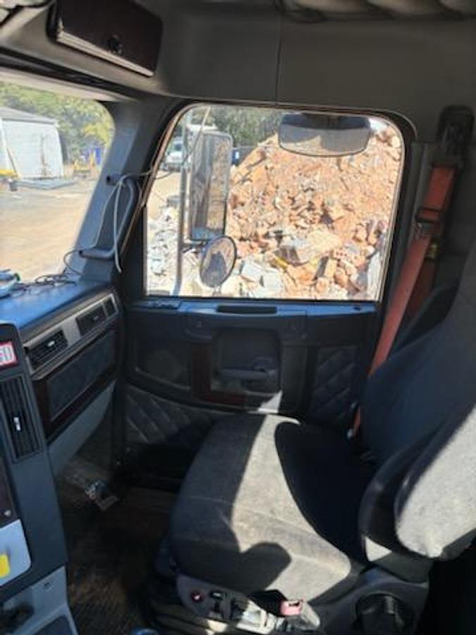 Used 2015 Freightliner 122SD