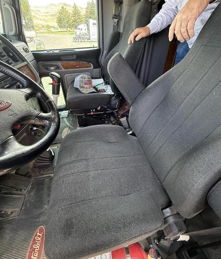 Used 2012 Peterbilt 389 Conventional Sleeper Cab