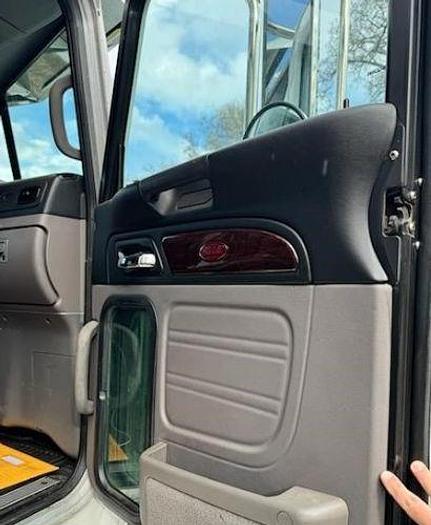 Used 2014 Peterbilt 388