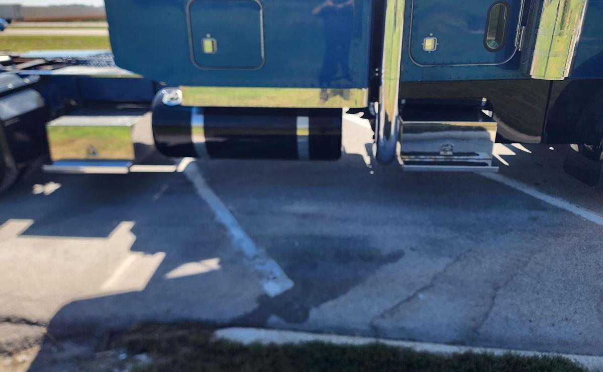 Used 2002 Peterbilt 379 Sleeper Semi Truck