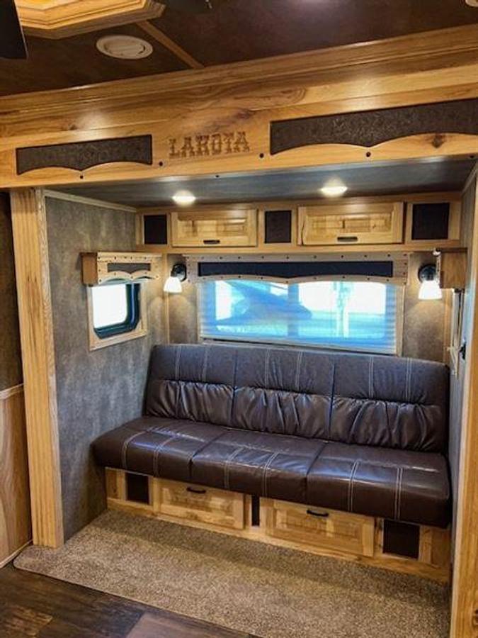 Used 2020 Lakota Bighorn 4 Horse w/ Living Quarters