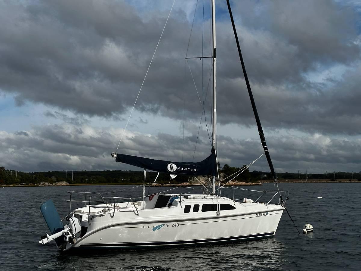 Used 2001 Hunter 240