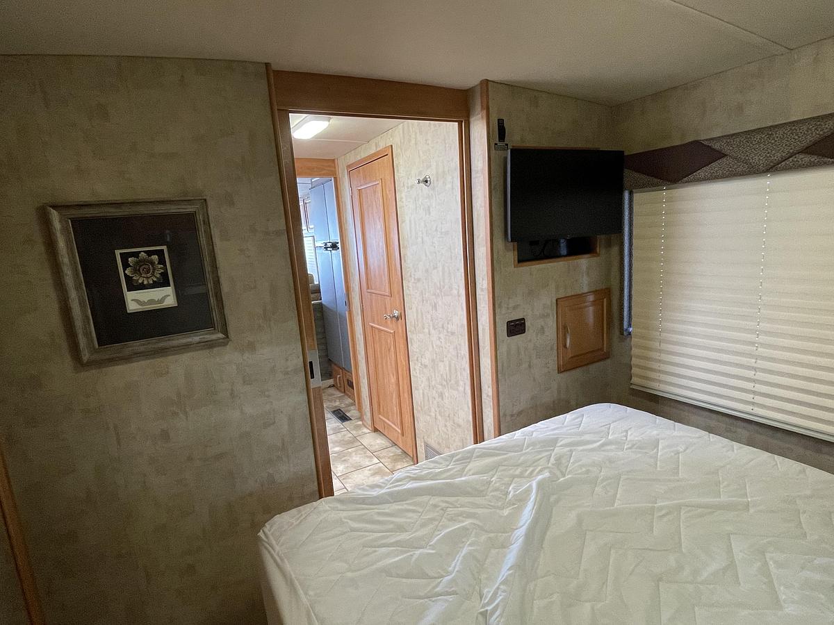 Used 2007 Winnebago Journey 34h