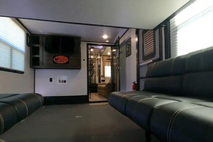 Used 2020 Dutchmen Voltage 3635