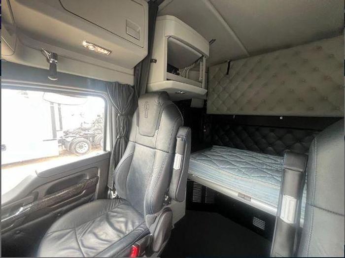 Used 2024 KENWORTH W990
