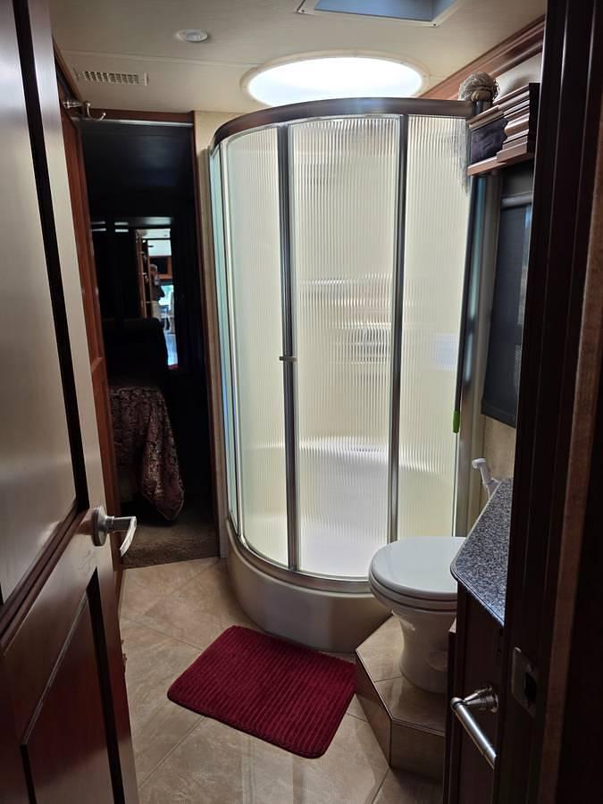 Used 2015 Fleetwood Discovery 40G Class A Motorhome