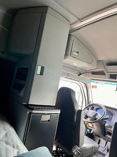 Used 2022 KENWORTH T880