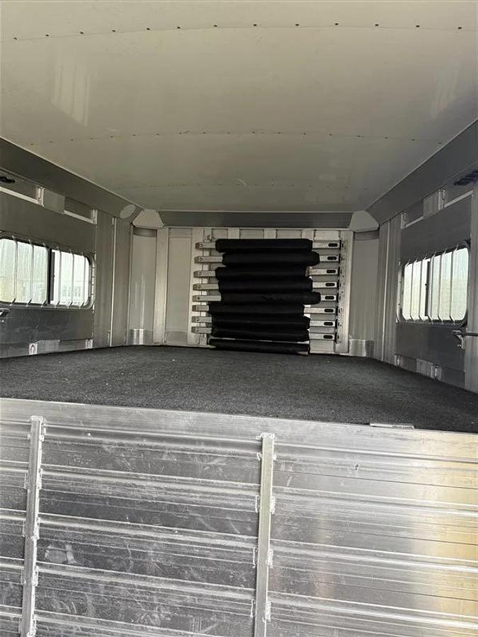 Used 2024 4 Star HTXG6H358086 9 Horse Trailer