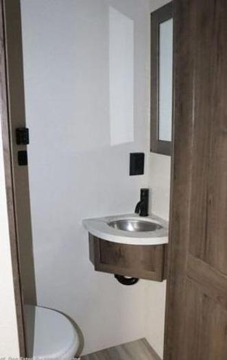 Used 2022 Alliance RV Valor 40V13