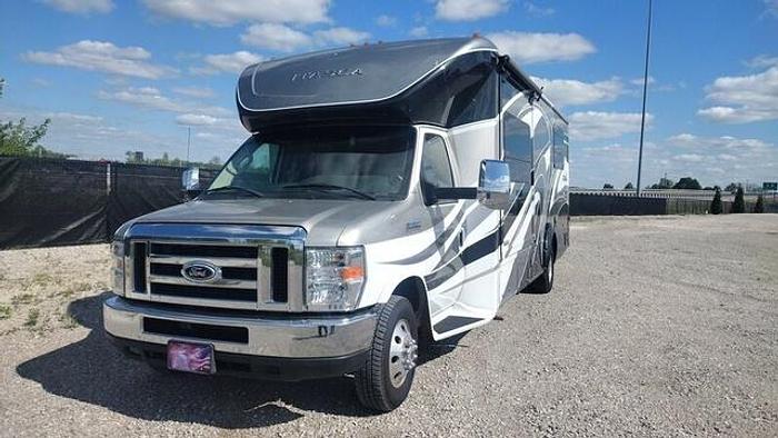Used 2016 Itasca Cambria 27K
