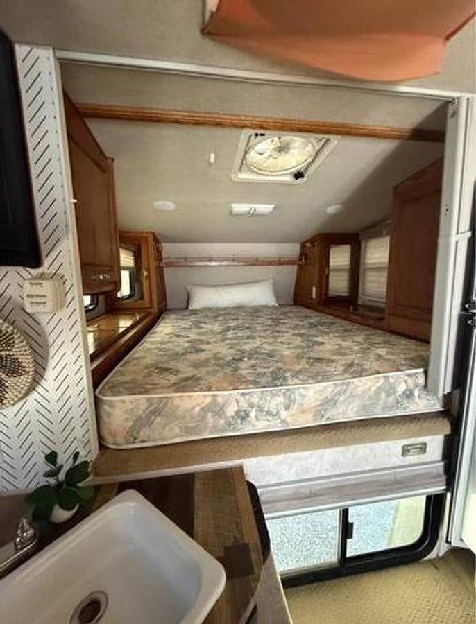 Used 2005 Arctic Fox 990