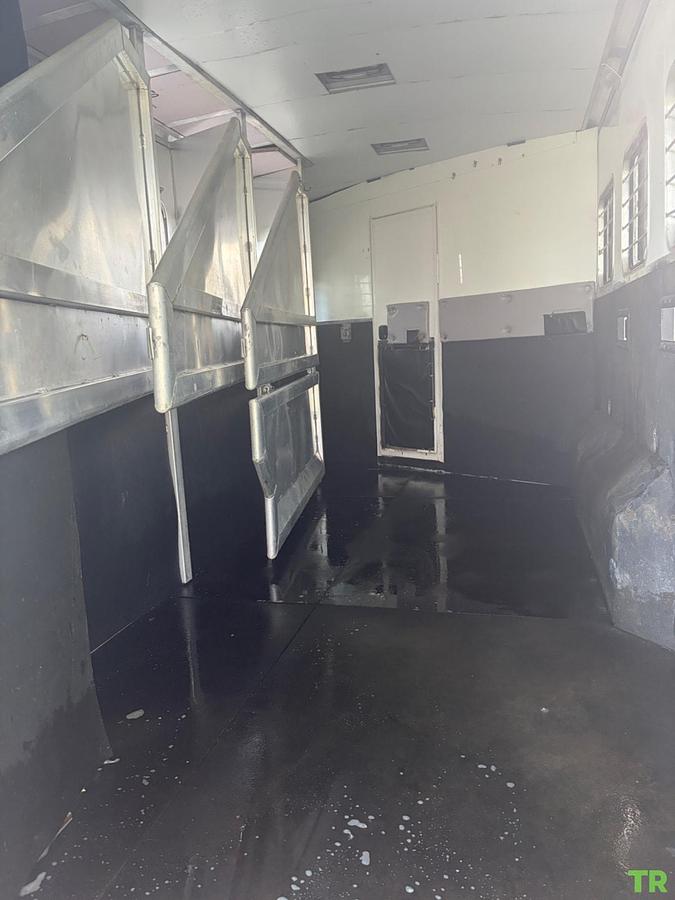 Used 2005 Stratus 4-Horse Aluminum Living Quarters Trailer