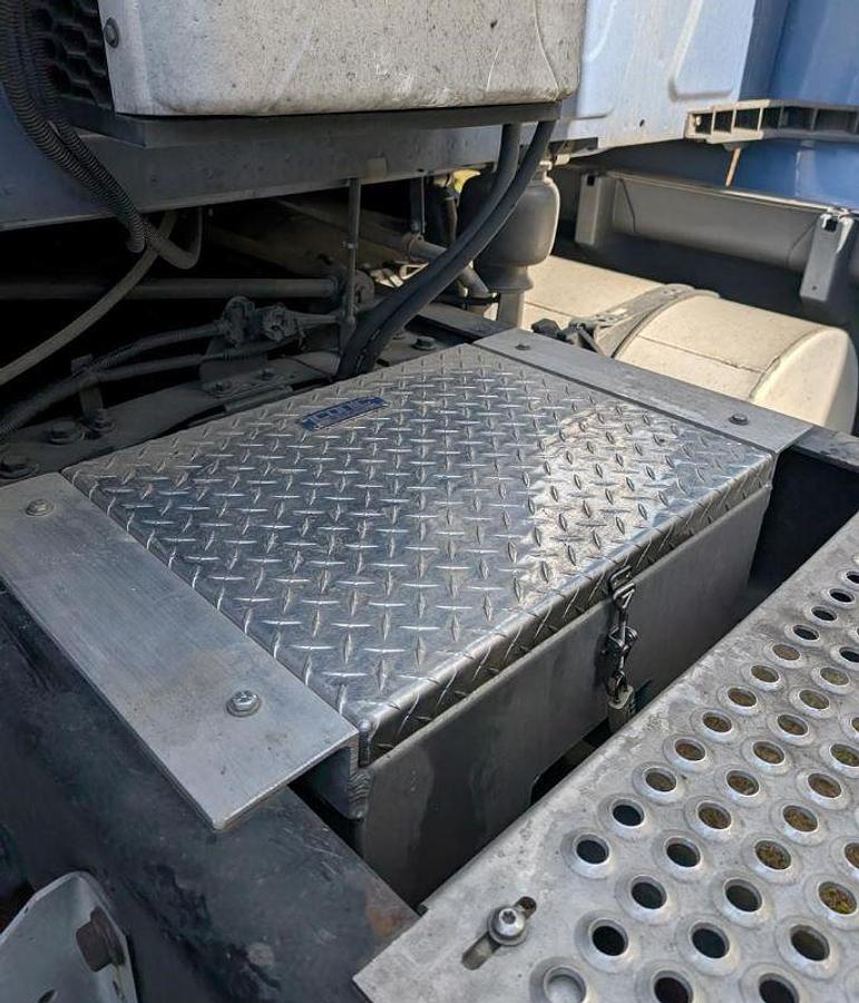 Used 2023 INTERNATIONAL LT Conventional Sleeper Semi