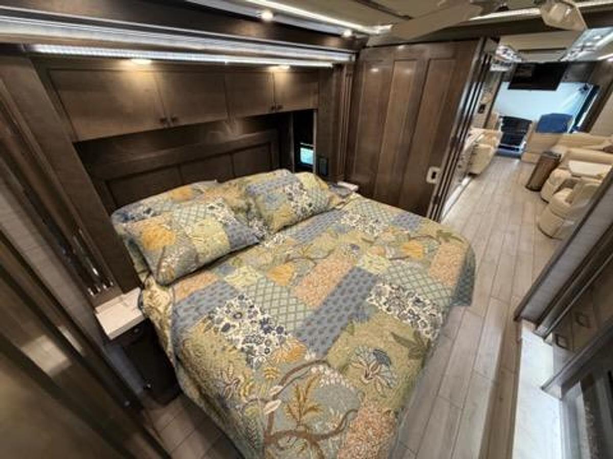 Used 2022 Tiffin Zephyr 45PZ