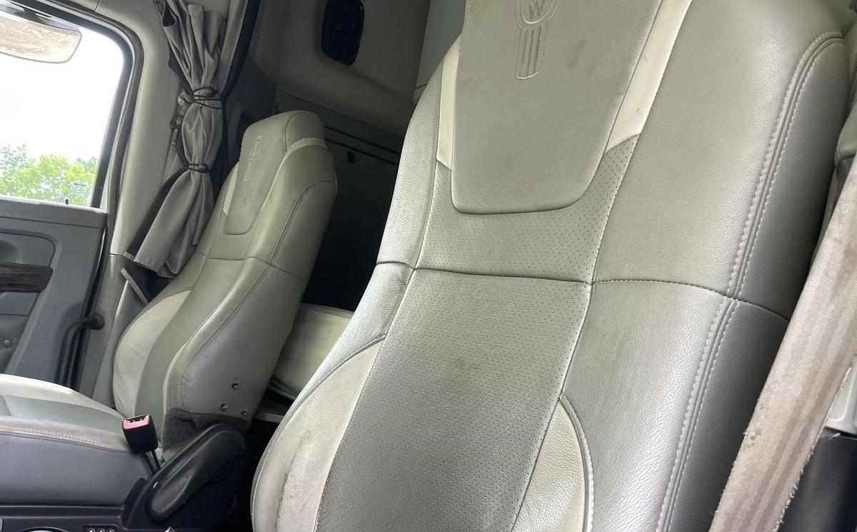 Used 2015 Kenworth T880 Sleeper Semi Truck