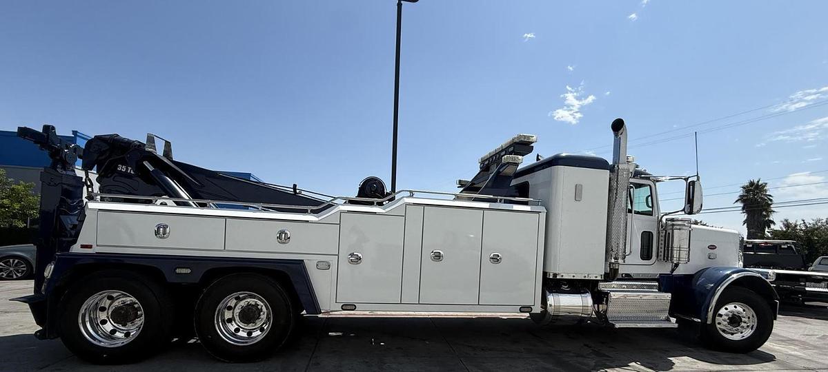 Used 2012 Peterbilt 388 Wrecker Tow Truck
