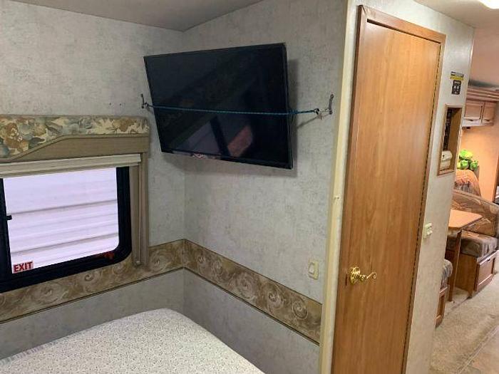 Used 2005 Winnebago Itasca Sunova 30B