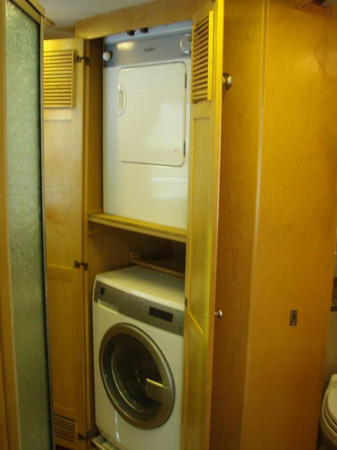 Used 2007 Newmar Dutch Star 4320 and Stacker Trailer