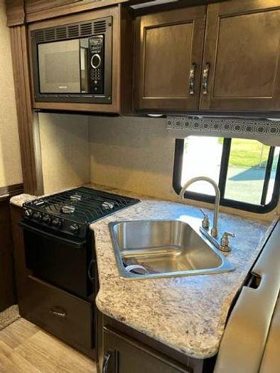 Used 2019 Thor Fourwinds 28Z