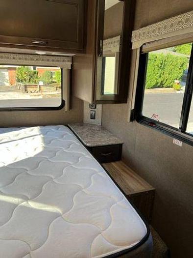 Used 2019 Thor Fourwinds 28Z