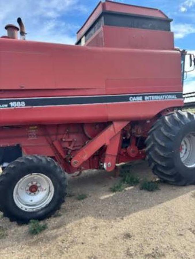 Used 1992 CASE IH 1688 Combine