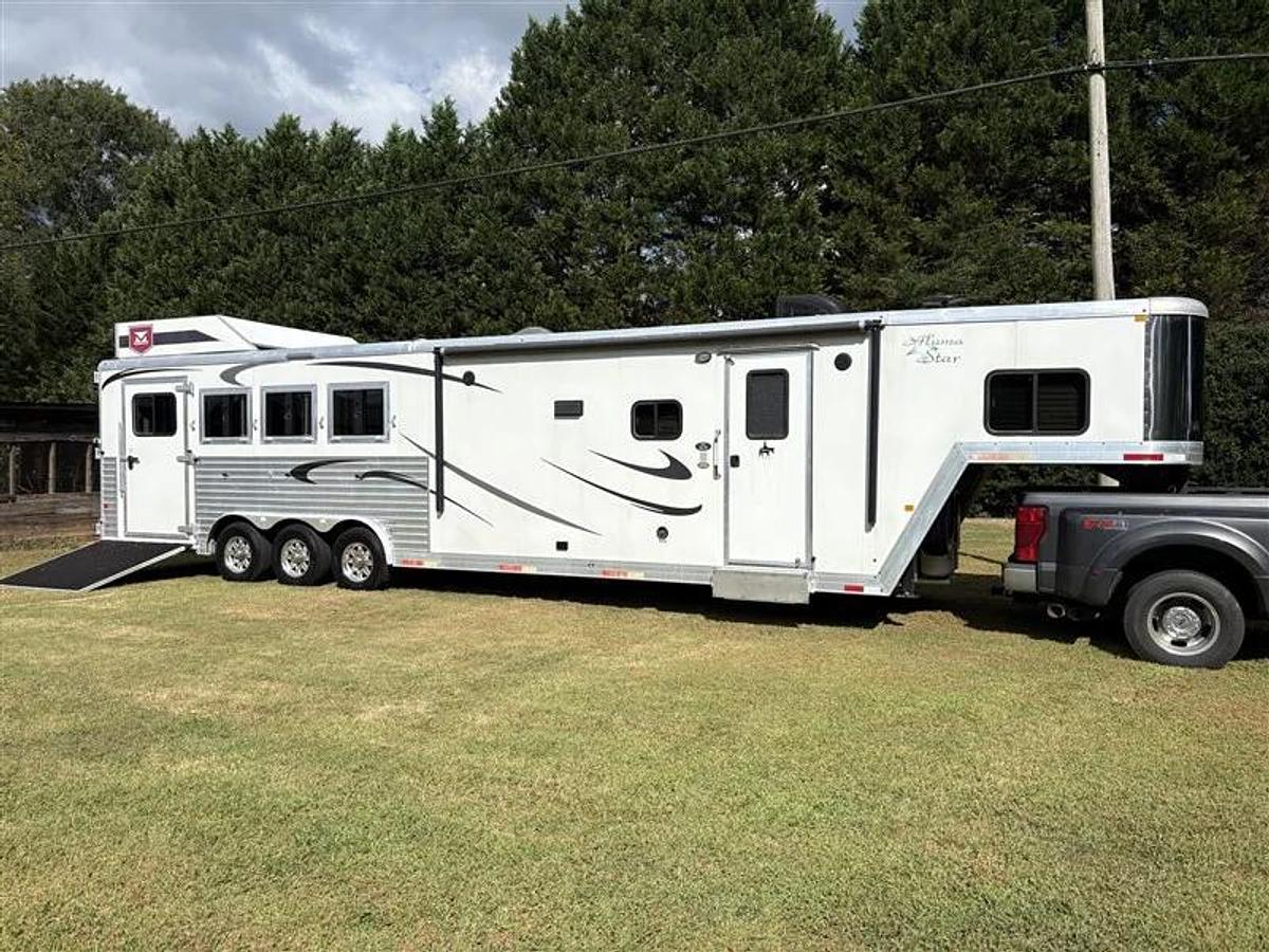 Used 2017 Merhow 4 Horse