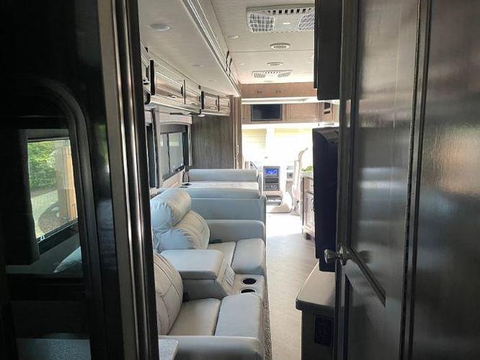 Used 2022 Holiday Rambler Vacationer 33C