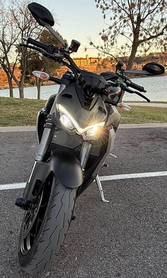 Used 2023 Ducati Streetfighter V2