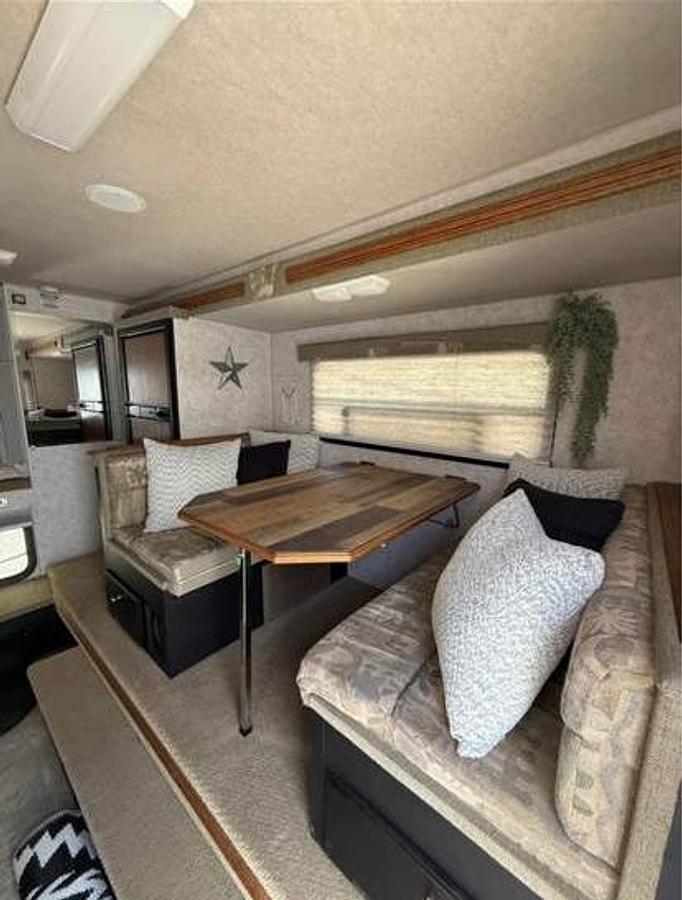 Used 2005 Arctic Fox 990