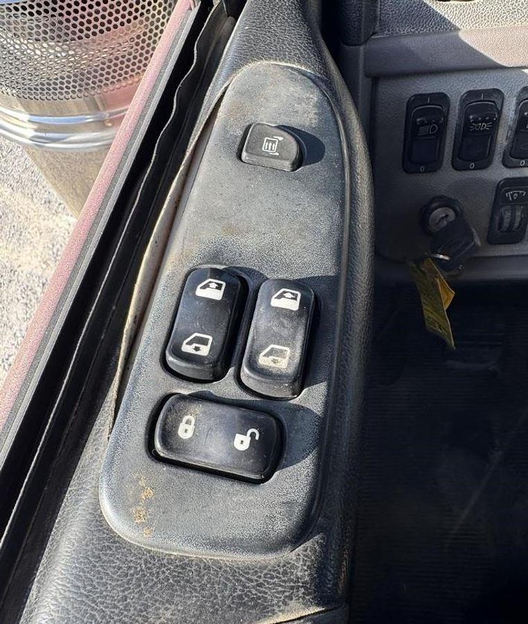 Used 2013 Peterbilt 389 Sleeper Semi Truck