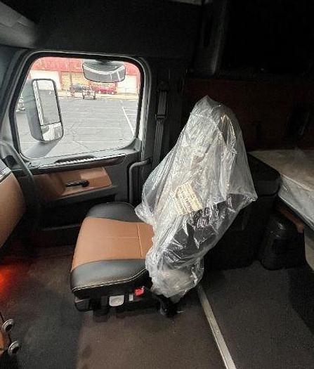 Used 2021 Freightliner Cascadia 116