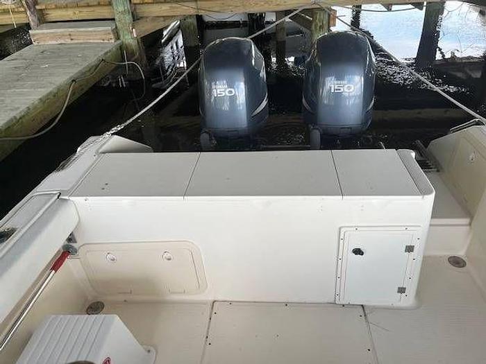 Used 2004 Pursuit 2470 C/C