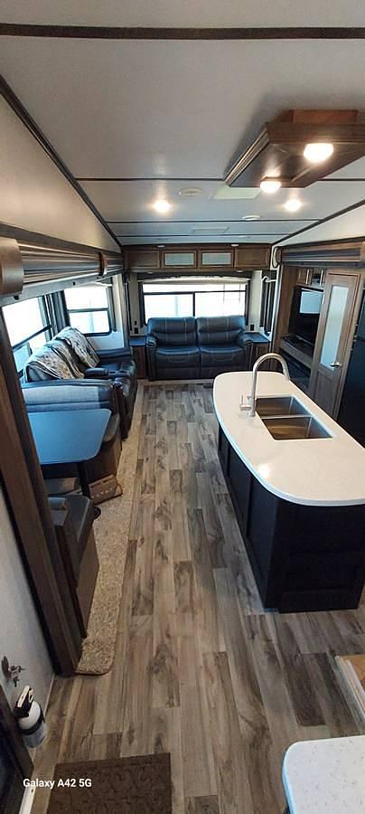 Used 2018 Keystone Cougar 30RLS Fifth Wheel