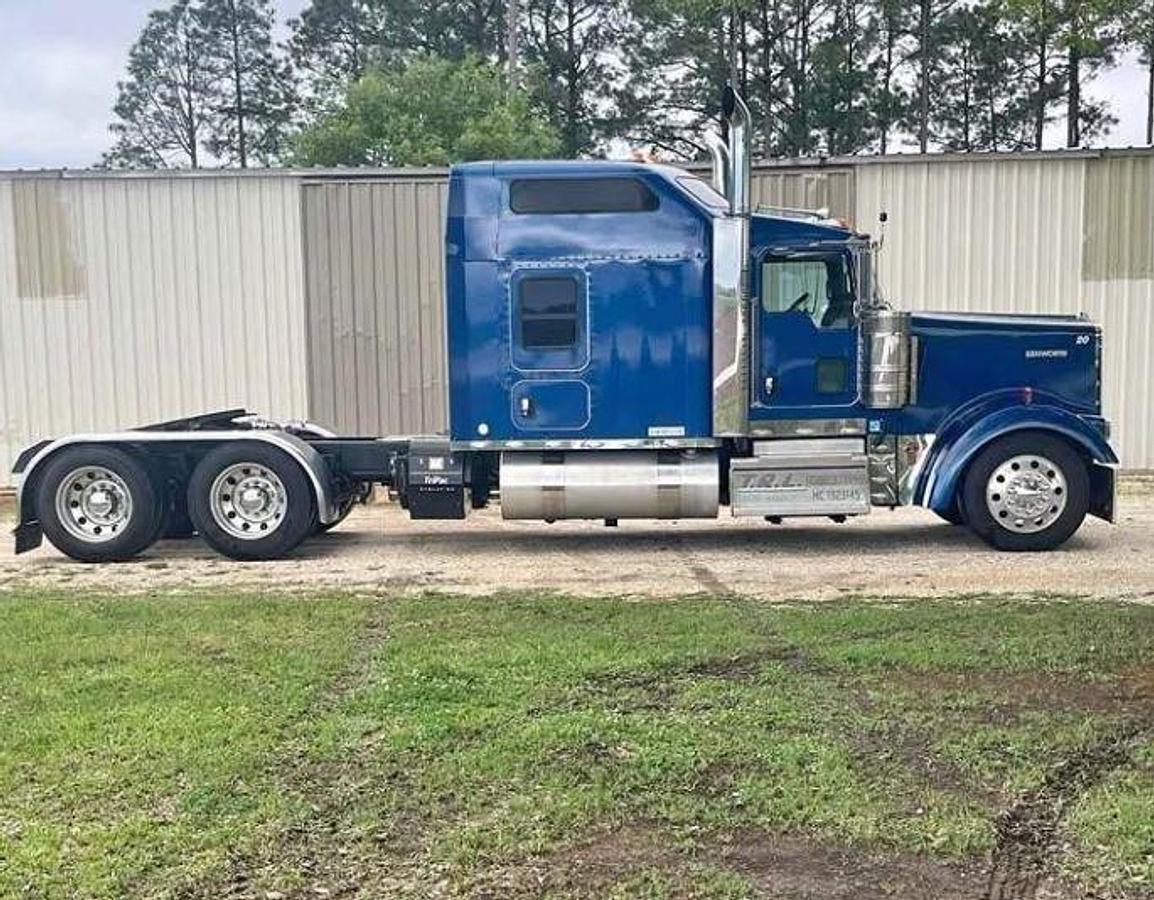 Used 2020 KENWORTH W900 Sleeper Semi Truck
