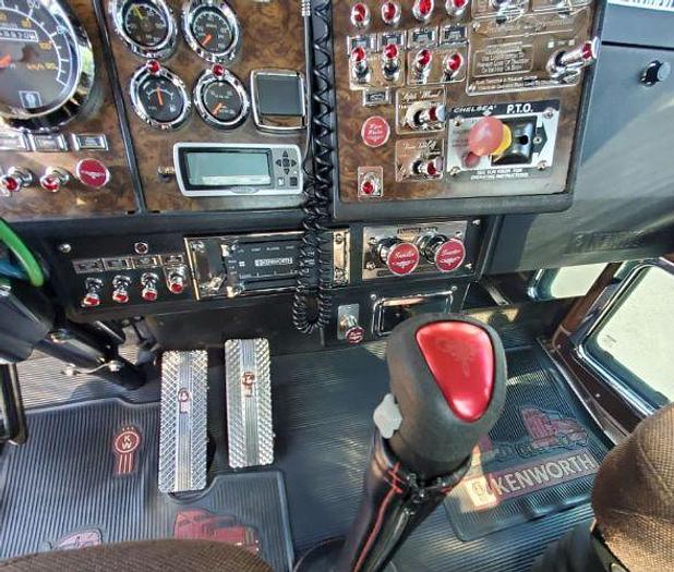 Used 1996 KENWORTH T800 and 2020 Great Dane Dry Van