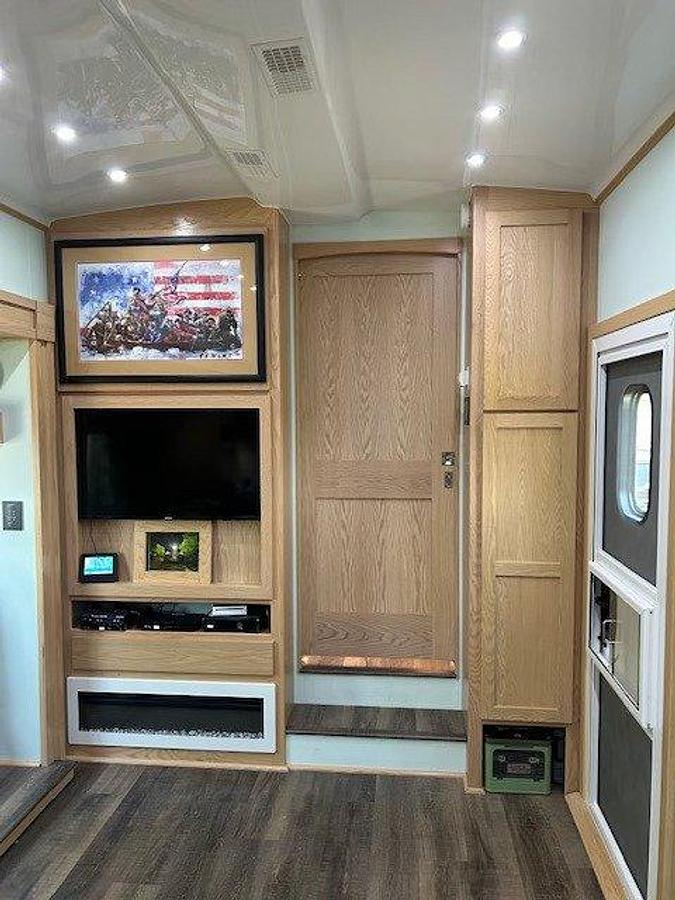 Used 2022 Space Craft V405 Fifth Wheel
