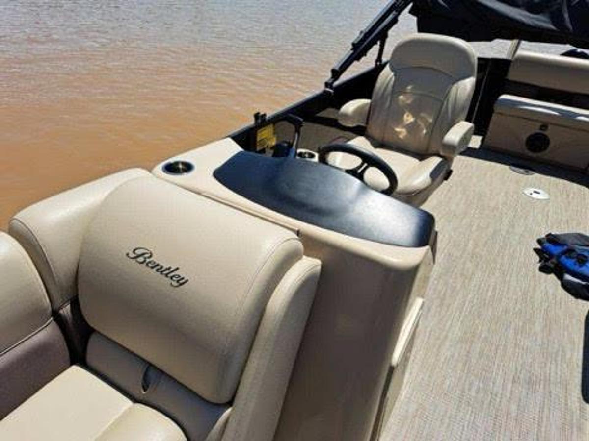 Used 2023 Bentley 24' Pontoon