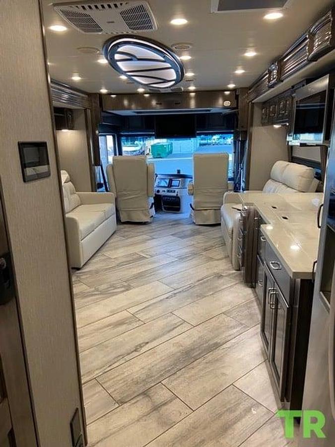 Used 2022 Fleetwood Discovery 38w