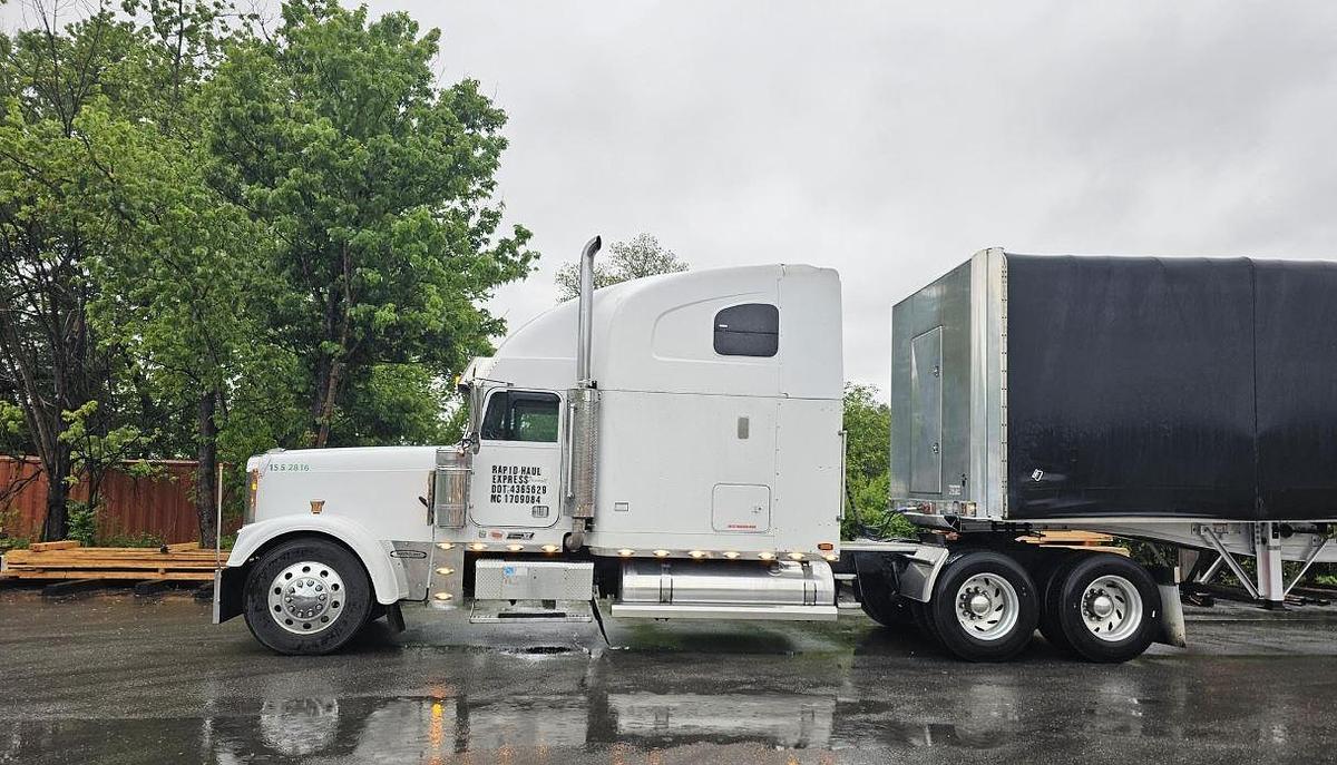 Used 2001 FREIGHTLINER FLD120 CLASSIC Conventional Sleeper Semi