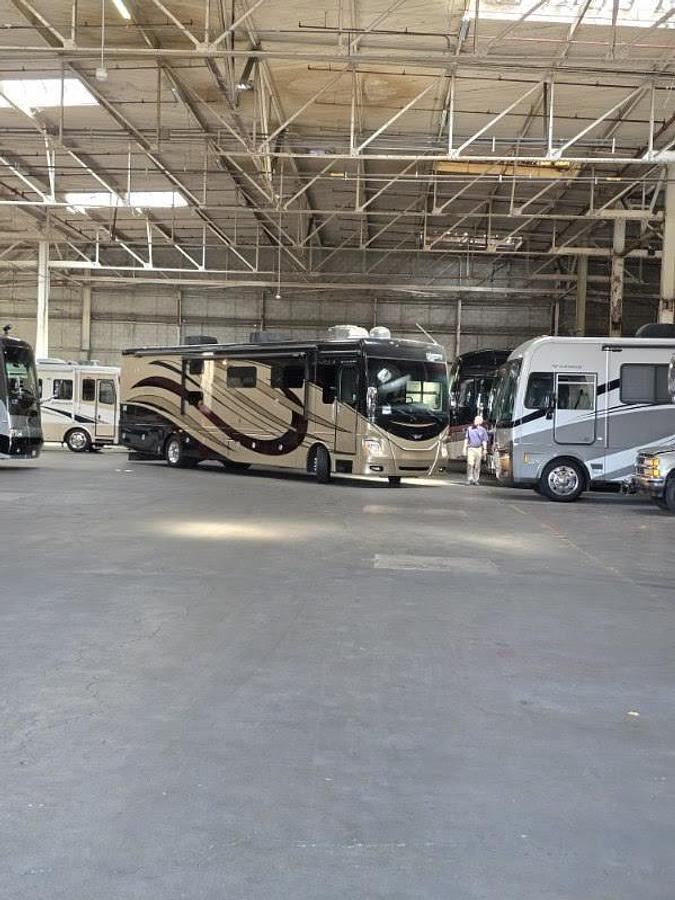 Used 2015 Fleetwood Discovery 40G Class A Motorhome