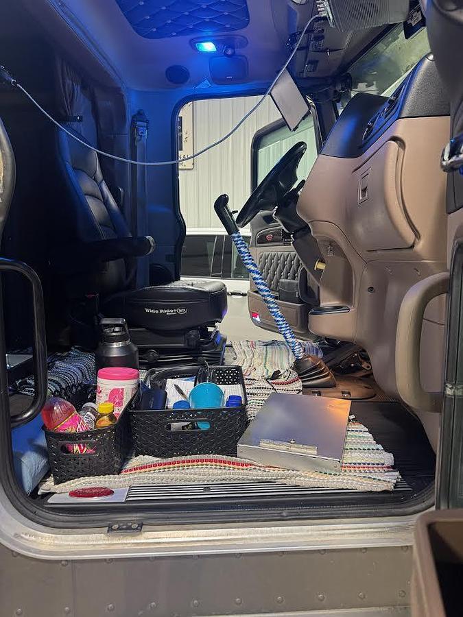 Used 2013 Peterbilt 389