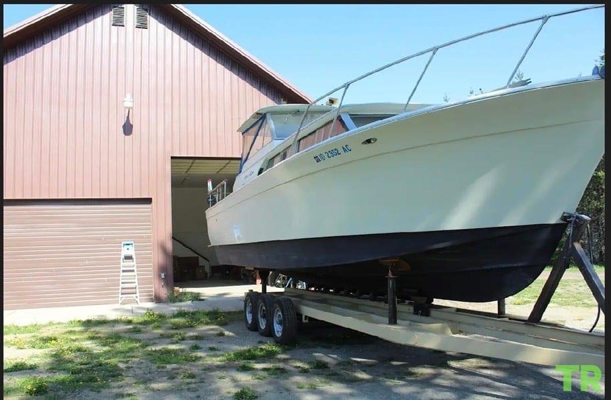 Used 1967 Chris-Craft Commander Classic Cruiser Boat