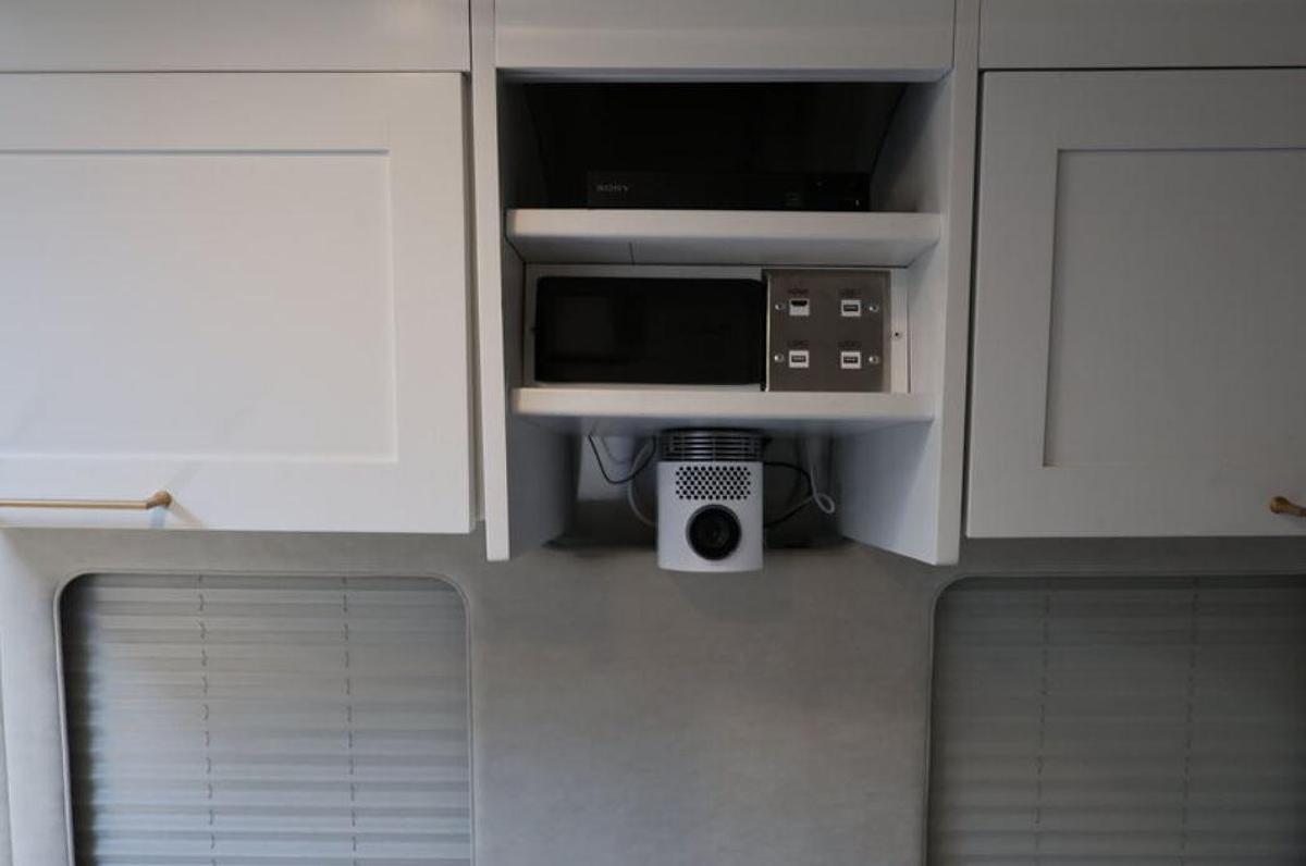 Used 2021 Airstream Classic 33FB Travel Trailer