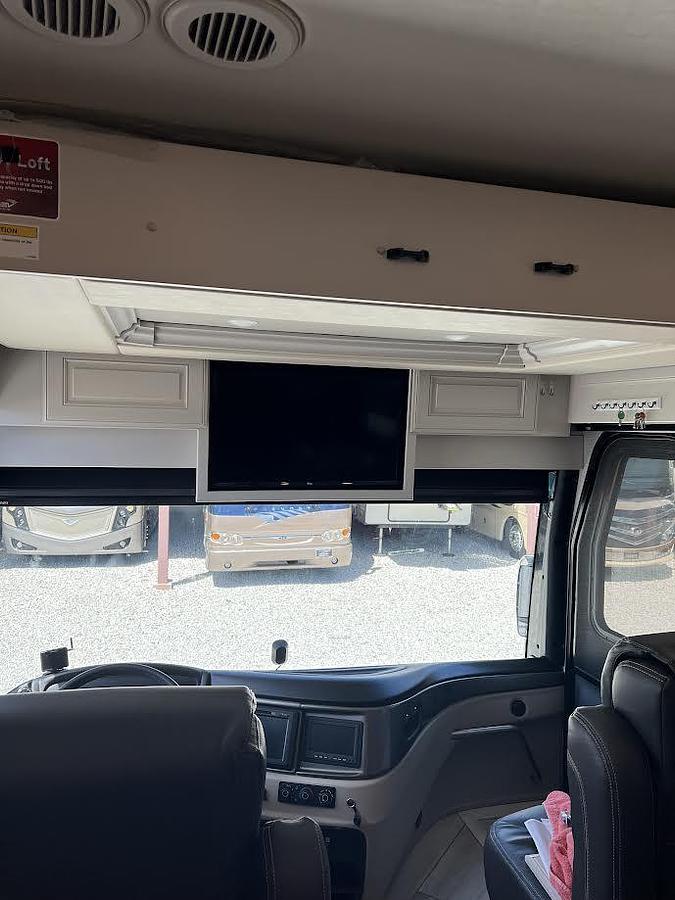 Used 2022 Fleetwood Discovery LXE 40M Class A Motorhome